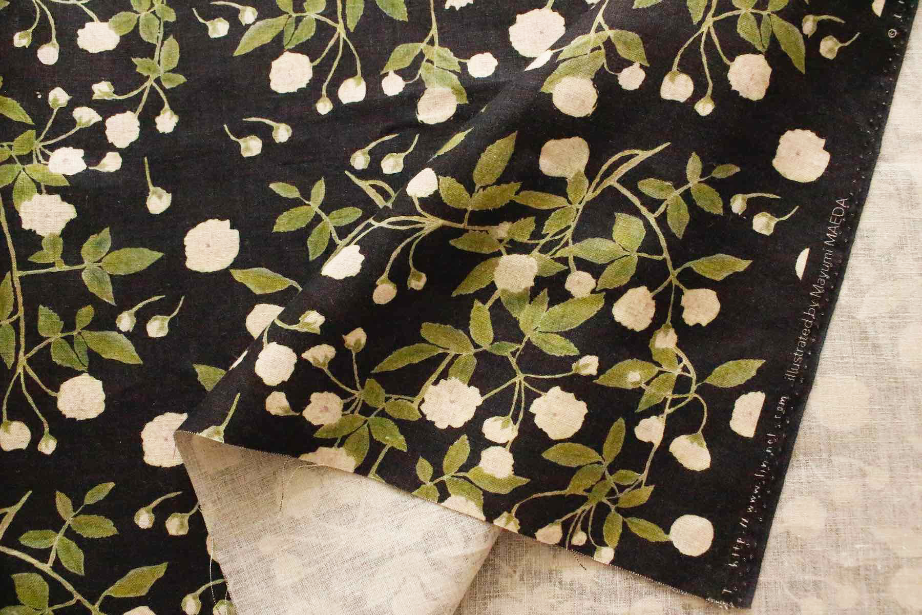 LINNET　リネンプリント　モッコウバラ<br />黒